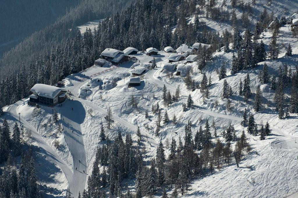 Hotel Aux Mille Etoiles Salvan Exteriör bild