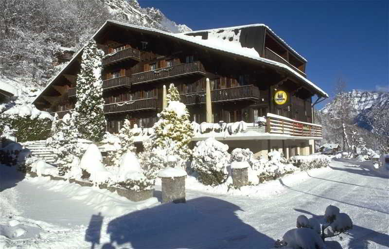 Hotel Aux Mille Etoiles Salvan Exteriör bild